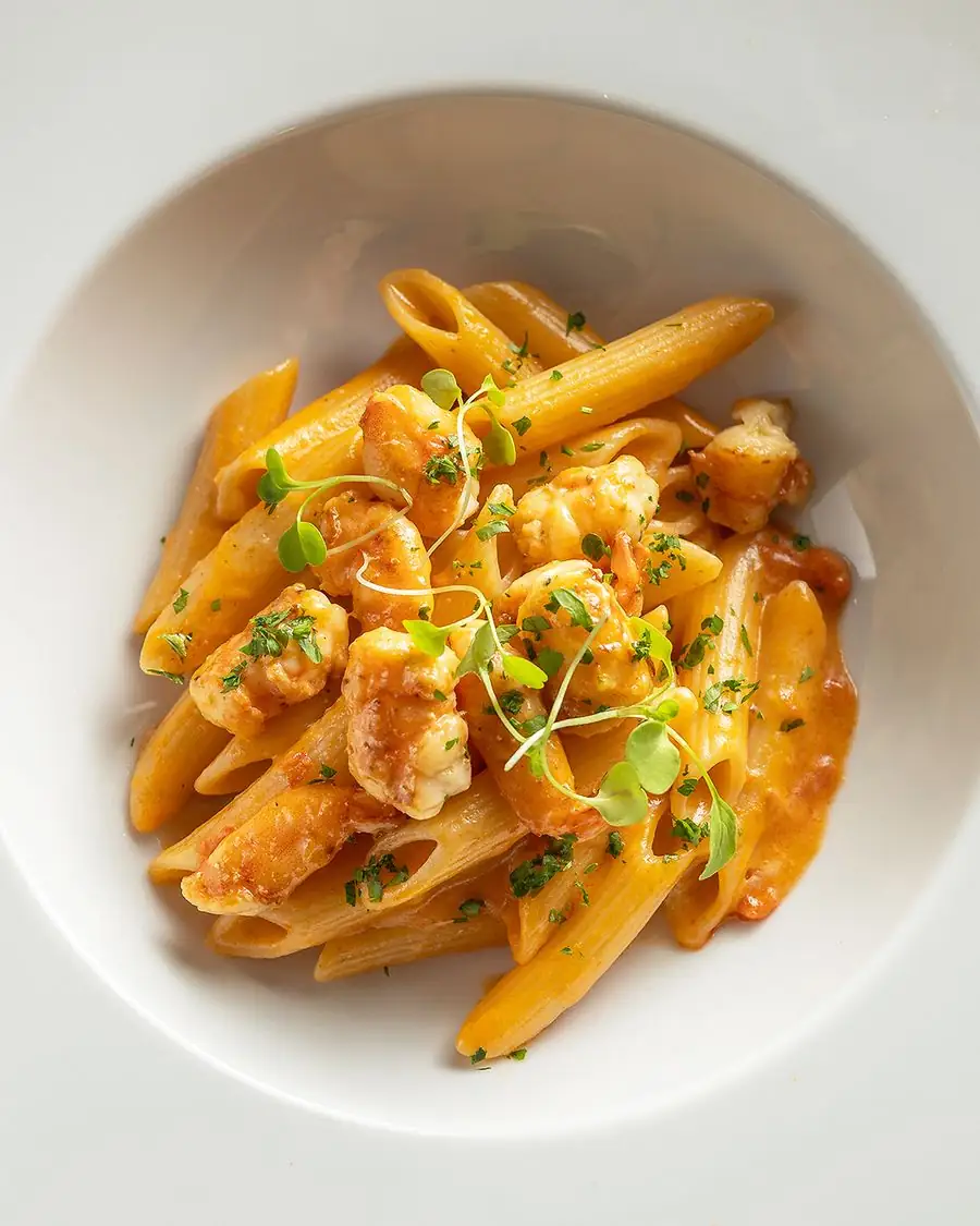 Penne com camarões